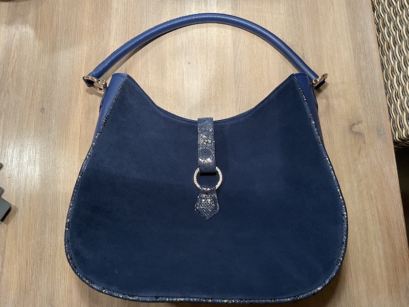 Lees meer over het artikel Doris – Blauw