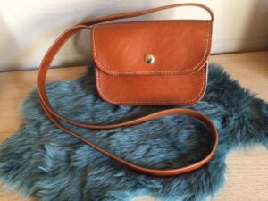 Lees meer over het artikel Vollederen Handtasje